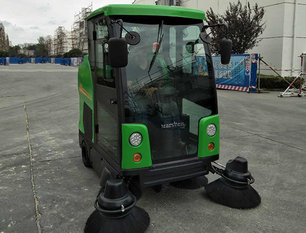 電機(jī)加工廠清掃就用掃地機(jī)