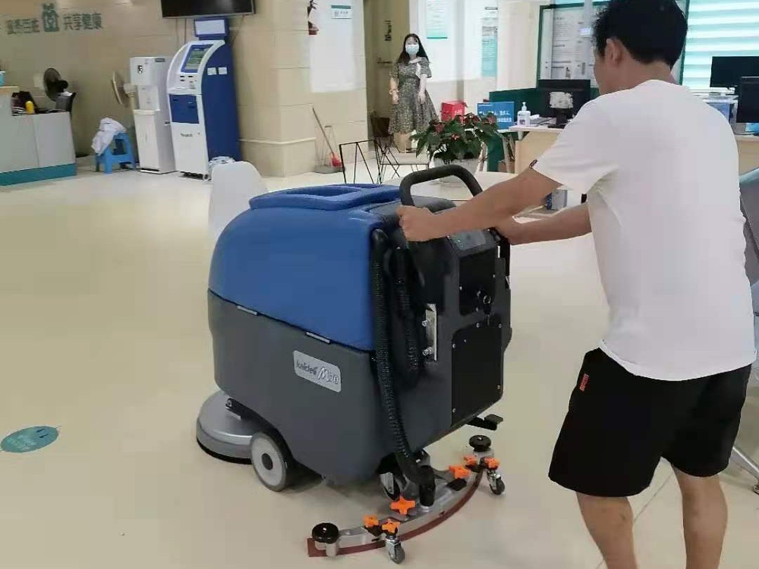 醫(yī)院地面清潔使用全自動洗地機